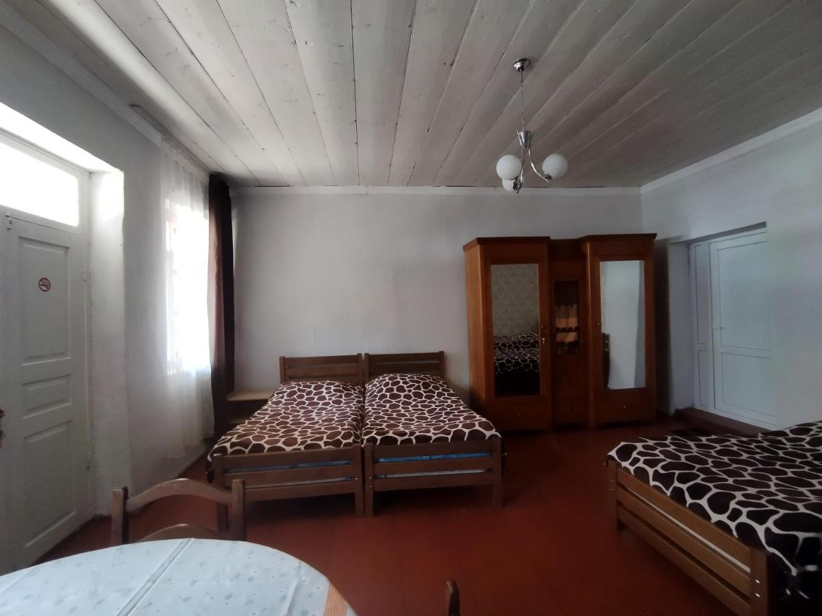 Guest House Katia Mestia Exterior photo