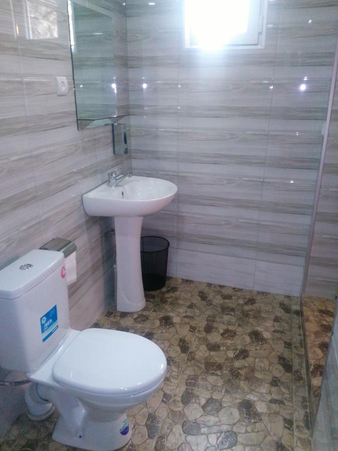 Guest House Katia Mestia Exterior photo
