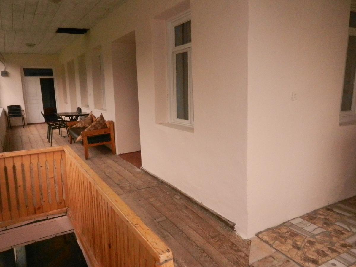 Guest House Katia Mestia Exterior photo
