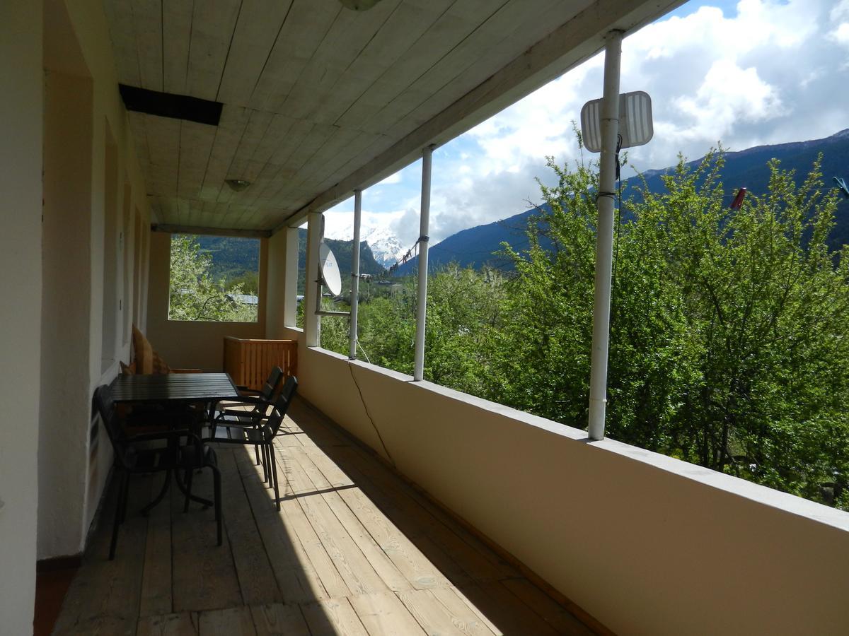 Guest House Katia Mestia Exterior photo