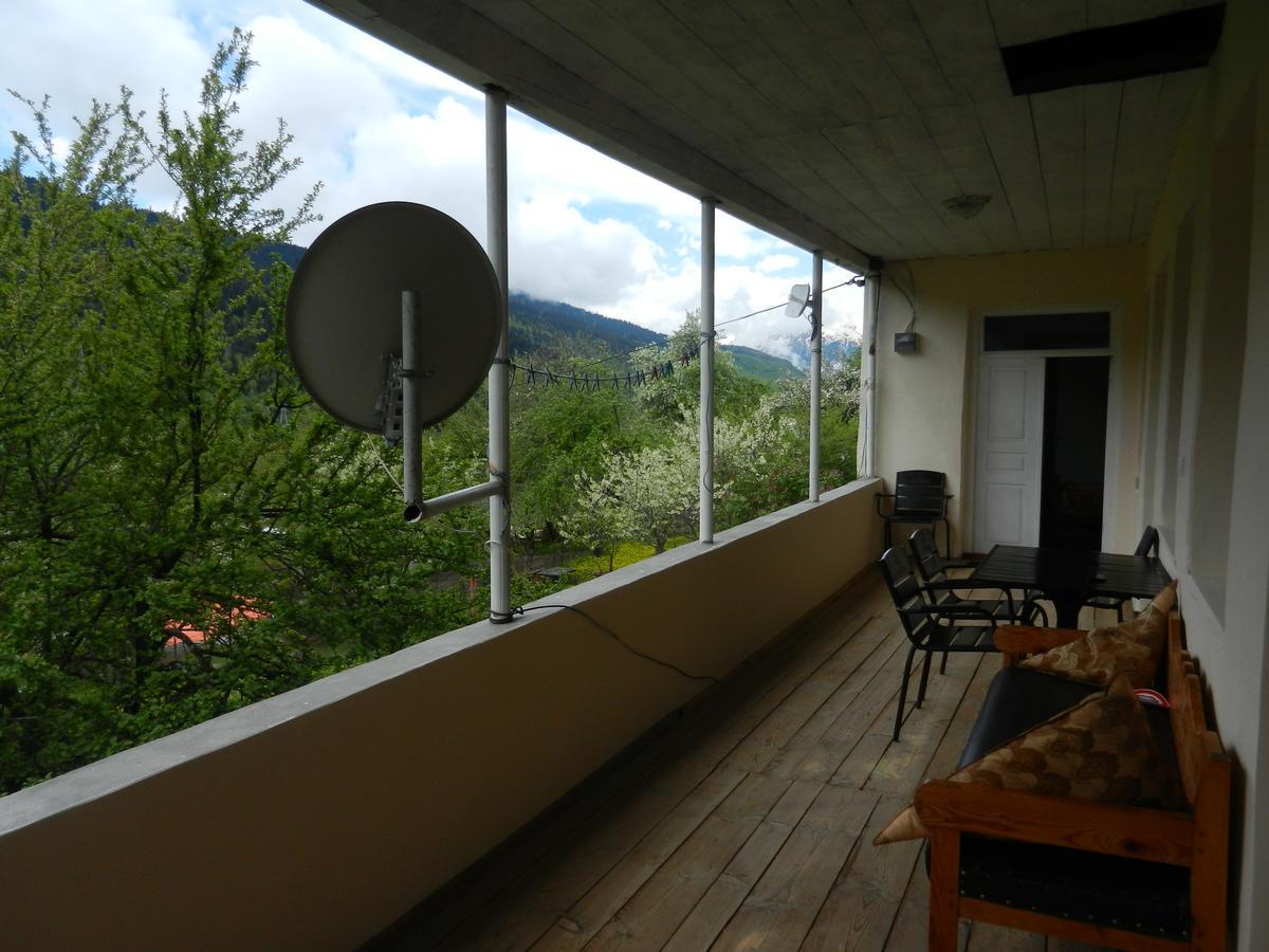 Guest House Katia Mestia Exterior photo
