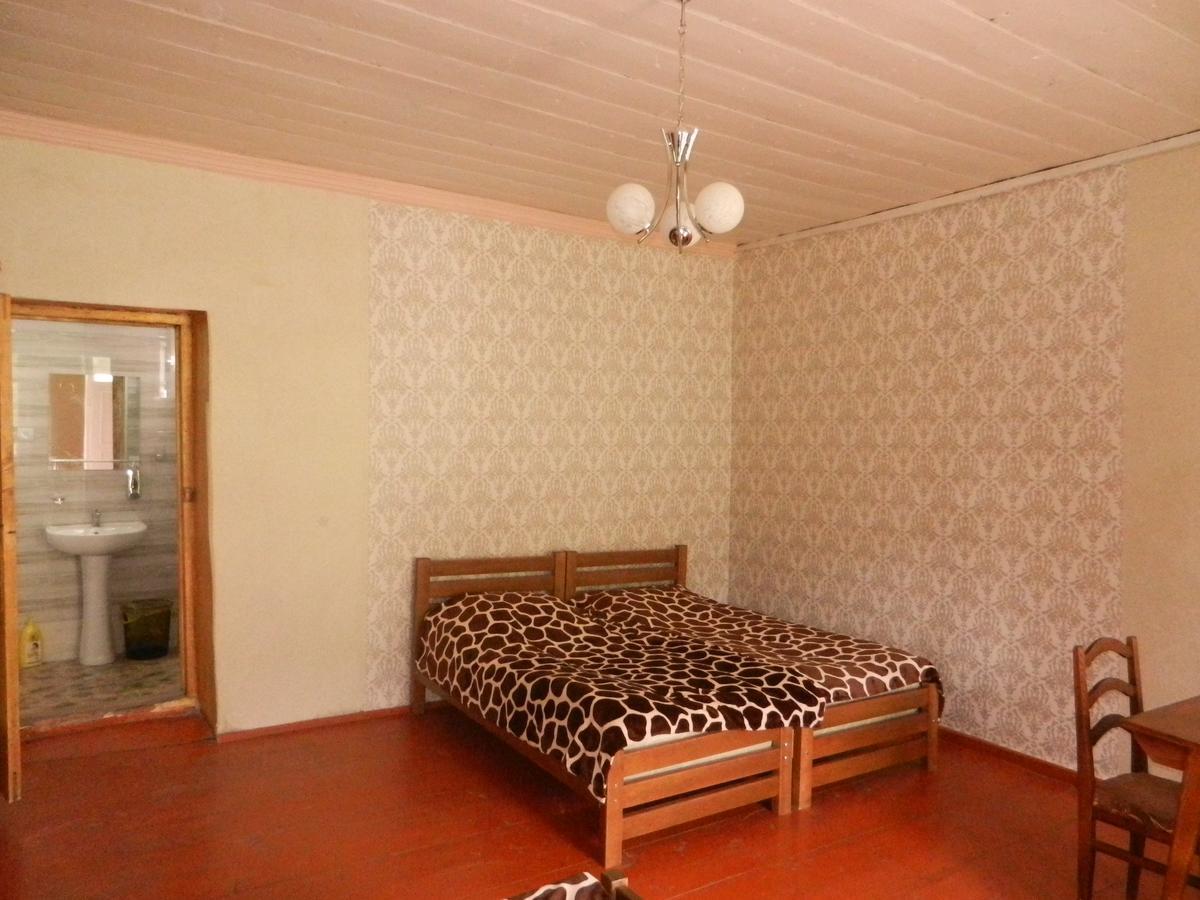 Guest House Katia Mestia Exterior photo